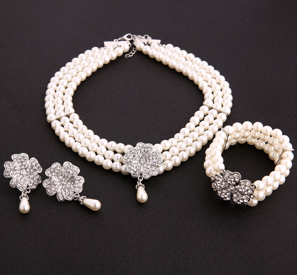 Audrey Hepburn Sarapan Di Tiff - Women'S Accessories In The 1950S ulasan dan harga