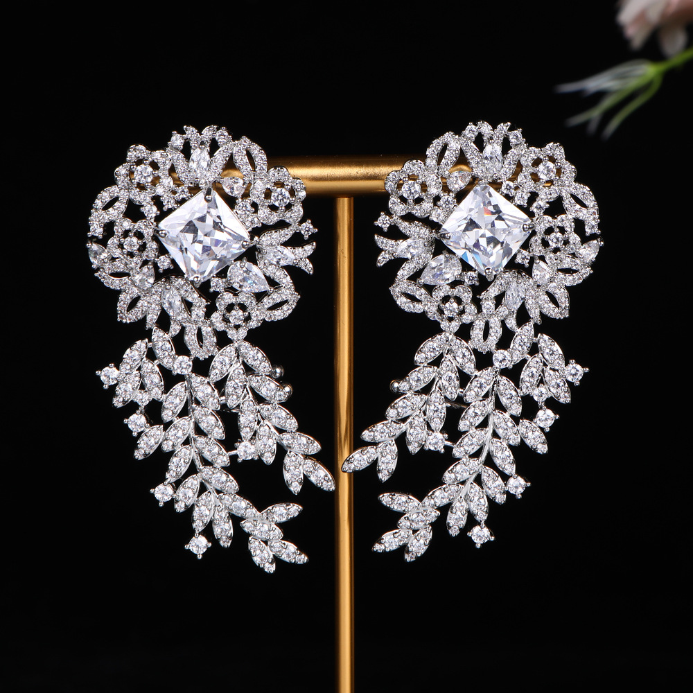 HIBRIDE Anting Putih Berkilau  - Women Accessories Dubai ulasan dan harga